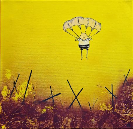 Un personnage avec un parachute tombe sur un fond jaune, entouré de piquets.